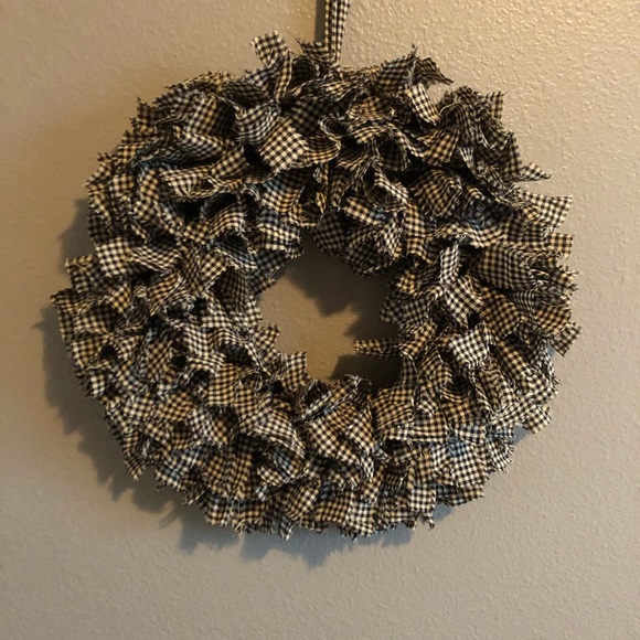 Handmade Gingham Wreath - Picture 1 of 4